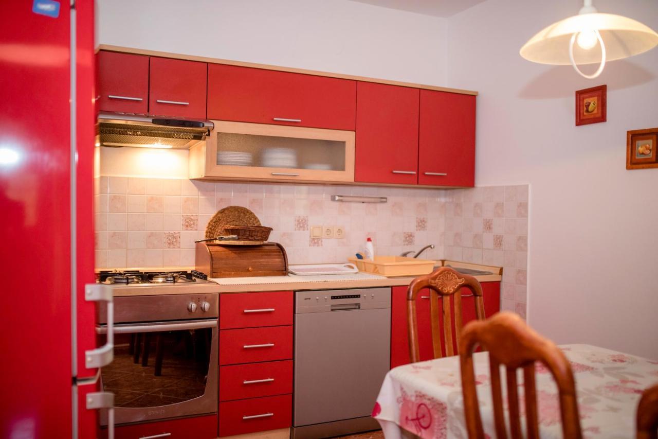 Kuca Leonora Apartment Banjol Ngoại thất bức ảnh