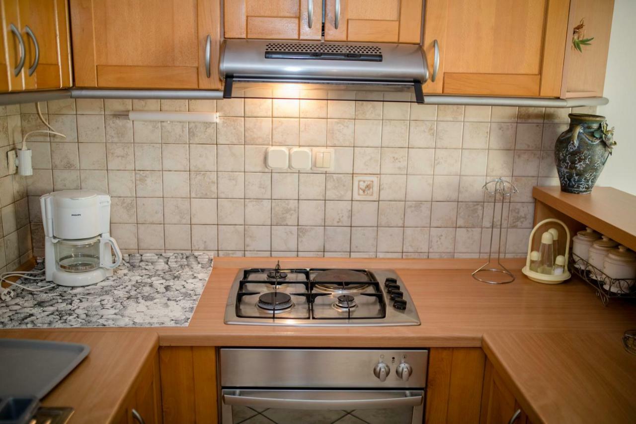 Kuca Leonora Apartment Banjol Ngoại thất bức ảnh
