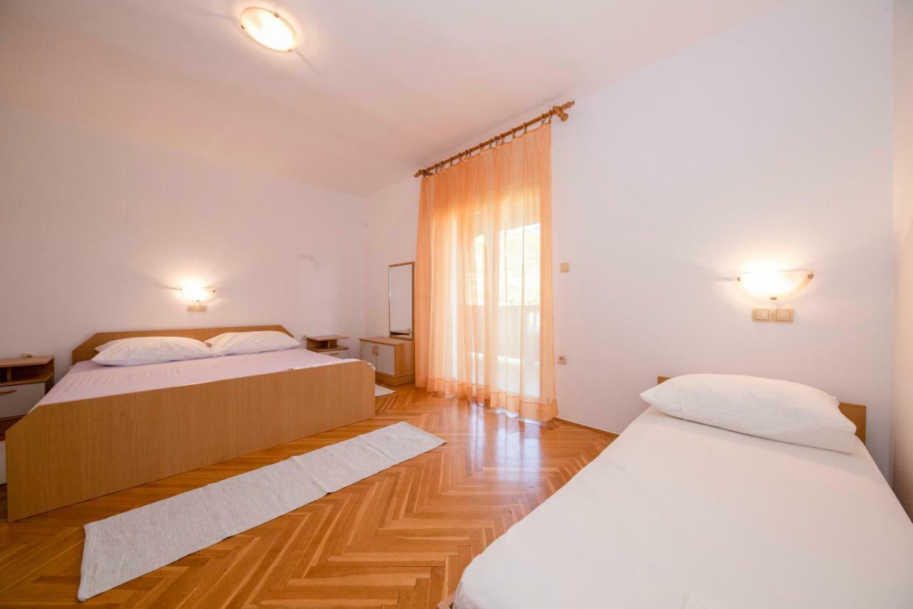 Kuca Leonora Apartment Banjol Ngoại thất bức ảnh