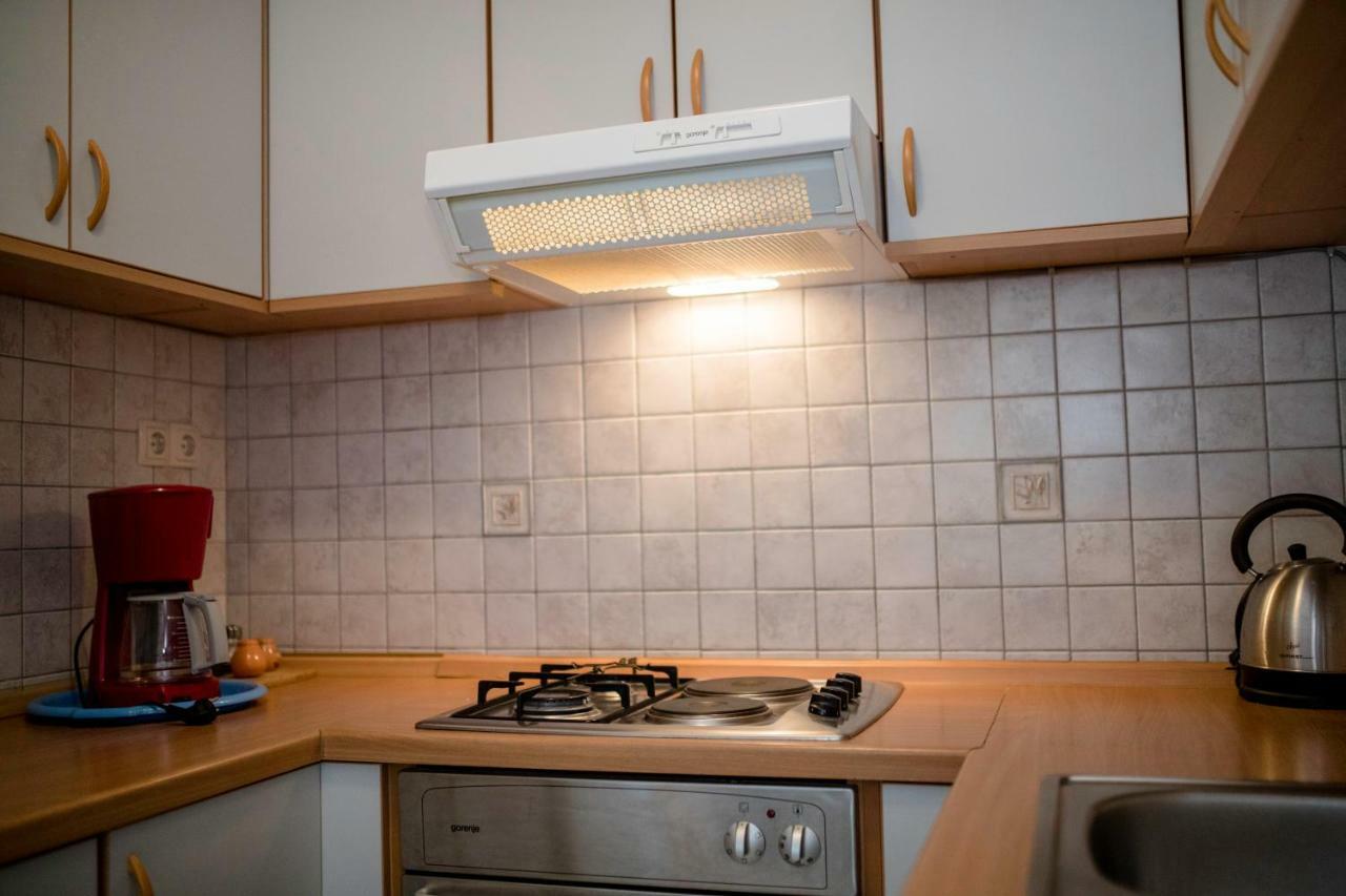 Kuca Leonora Apartment Banjol Ngoại thất bức ảnh